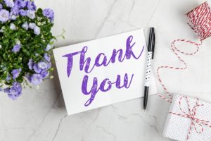 Thank you card with flowers and a pen